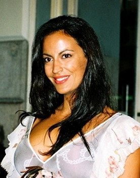 Cláudia Mergulhão as Cláudia