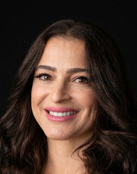 Mine Çayıroğlu as Küçük Ayşe