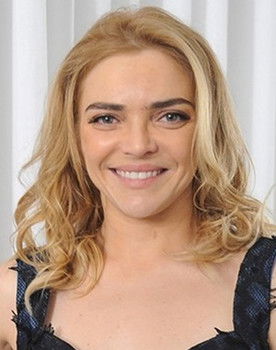 Titina Medeiros as Marta