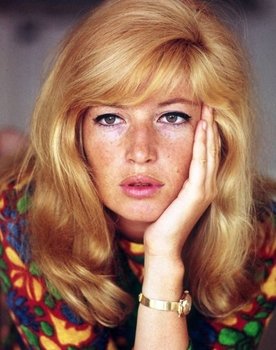 Monica Vitti as Lisa