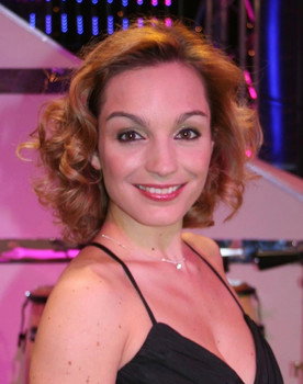 Raquel Ferreira as Carmo