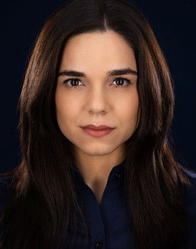 Lorna Pérez as The Gallerist