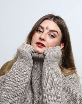 Elin Gustafsson as Anna (voice)