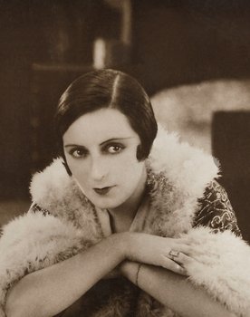 Suzy Pierson as Hélène Devries
