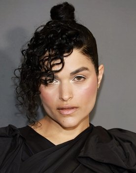 Eve Harlow