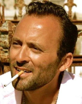Kader Bouallaga as Ali