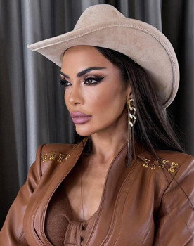 Liyana as Изабела