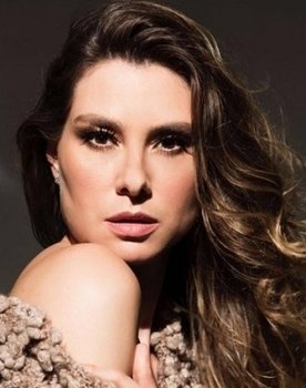 Lavínia Vlasak as Brazilian Beauty