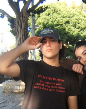 Tal Nahshon as שוטר