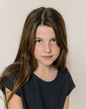 Daniela Casas as Amaia