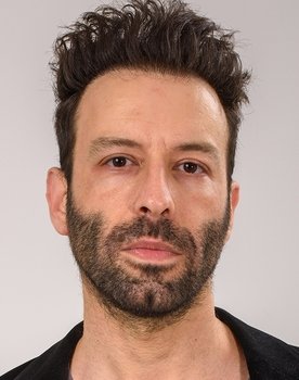 Şafak Tok as Polis Amiri