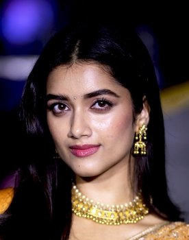 Bhagyashri Borse as Nayantara