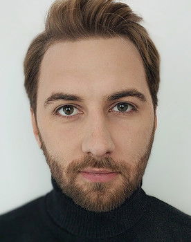 Leonid Popadko as Maxim