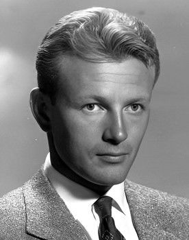 Jacques Sernas as Major Taussig