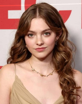 Isabel Myers as Chloe