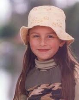 Ana Valeria as Dulce Rosales