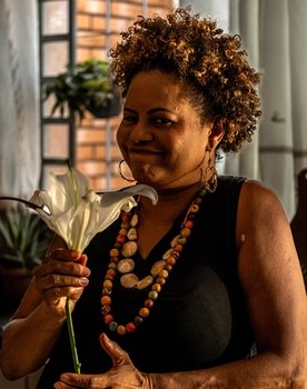 Jucelina Ferreira as Lúcia