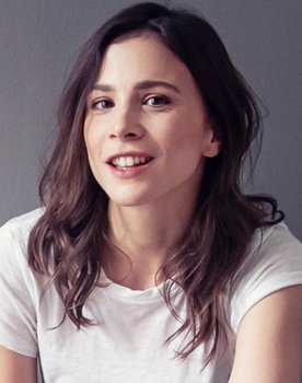 Aylin Tezel Photo