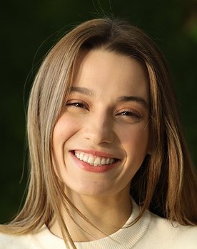 Sümeyye Aydoğan as 