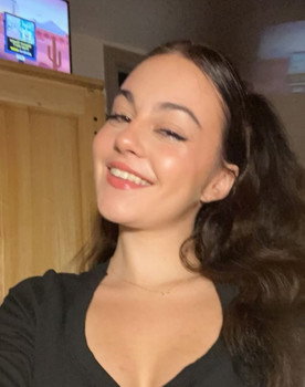 Grace Pisanelli as Elizabeth Thompson