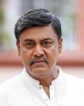 Shiba Shanu as Police Officer