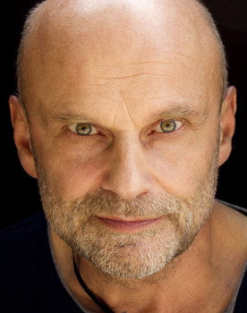 Alexander Radszun as Ücker