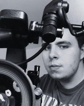 Harry Dawkes as Simon Bossmun