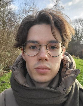 Nikita Dneprov as Man in White