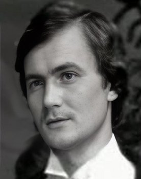 Viktor Shvets as gentleman in top hat