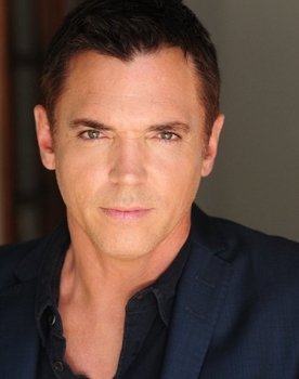 Nicholas Lea