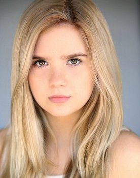 Kyla Kenedy as Izzie