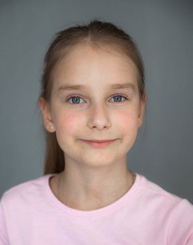 Дарья Носенко as Девочка на празднике