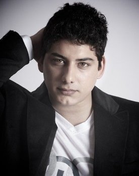 Julián Rubino as 