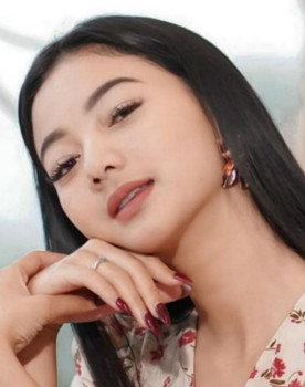 Glenca Chysara as Elsa Anindita