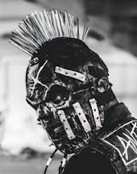 Jacek Zyla as (Ost) Gittare