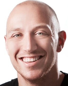 Daniel Lill as Komiker