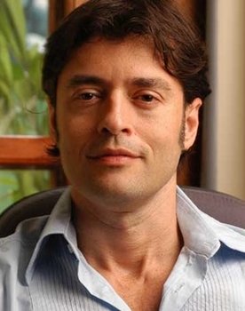 Tiago Santiago as Quim