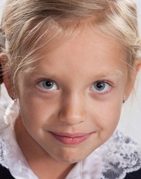 Afina Kondrashova as Anya Bykova