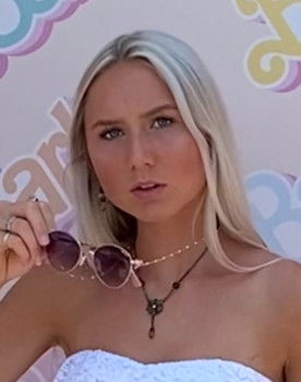 Sydnie DeMeyer as Rachael Violet