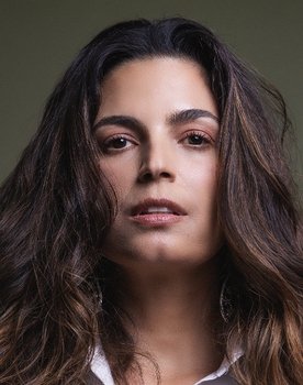 Emanuelle Araújo