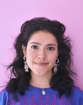 Natalia León as Adult Olivia (voice)