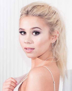 Lisa Ajax as Tävlande