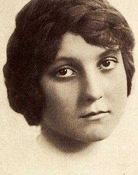 Ann Little as Nell Howe