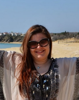 Athena Asimidou as Stefania