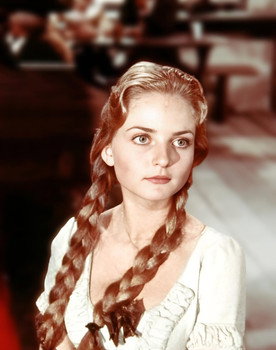 Sybille Kien as Zofe der Herzogin