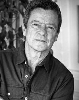 Dean Fourie as Honest John