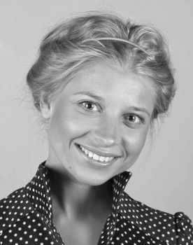 Alyona Artyomova as Dasha