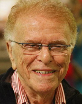 Maurício Sherman as 