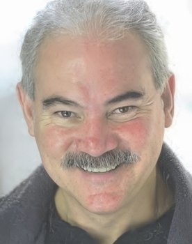 Héctor González as Grocery Owner