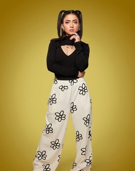 María Cristina de Angulo Botero as María Cristina "Makis" de Angulo